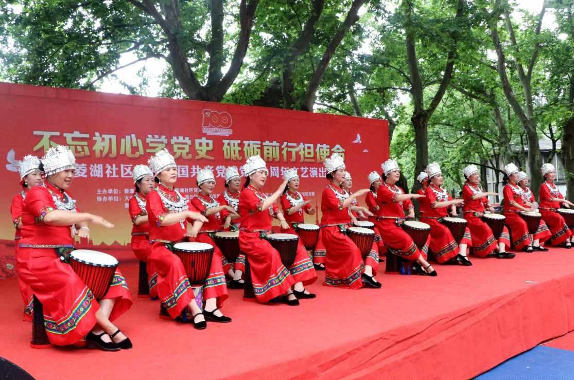 女同事喜欢别人了怎么追回来？